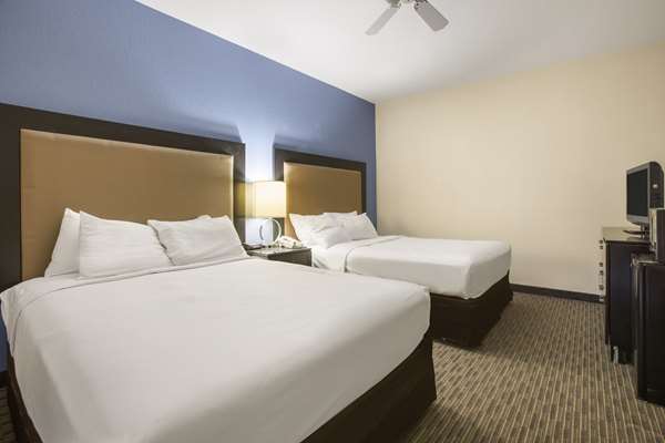  - Rodeway Inn & Suites Mackinaw City - I-85, Exit 339