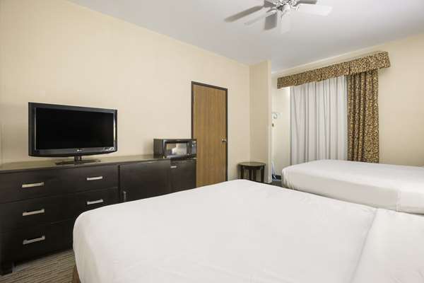  - Rodeway Inn & Suites Mackinaw City - I-85, Exit 339