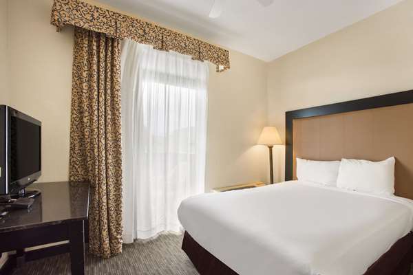  - Rodeway Inn & Suites Mackinaw City - I-85, Exit 339