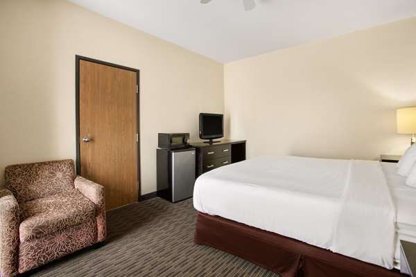  - Rodeway Inn & Suites Mackinaw City - I-85, Exit 339