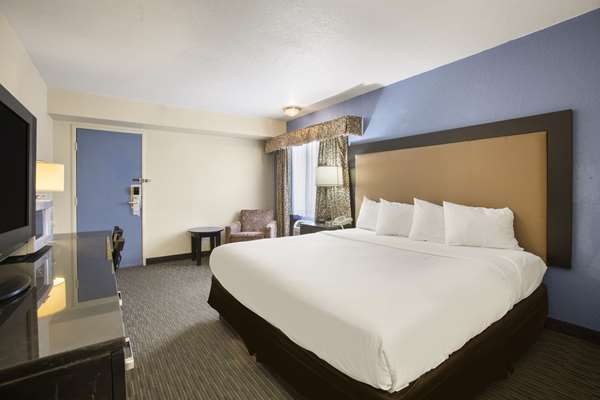  - Rodeway Inn & Suites Mackinaw City - I-85, Exit 339
