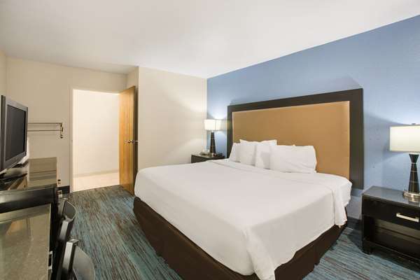  - Rodeway Inn & Suites Mackinaw City - I-85, Exit 339