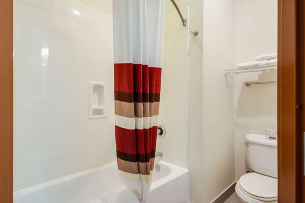  - Econo Lodge I-83 South Laredo