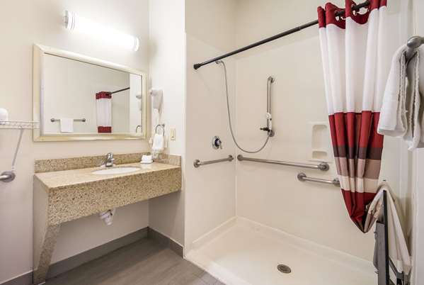  - Econo Lodge I-83 South Laredo