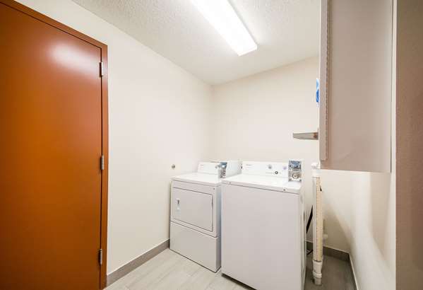 Amenities - Econo Lodge I-83 South Laredo