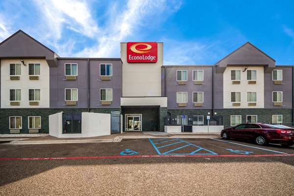 Exterior view - Econo Lodge I-83 South Laredo