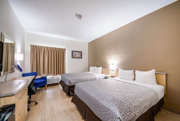  - Econo Lodge I-83 South Laredo