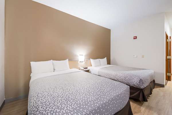  - Econo Lodge I-83 South Laredo