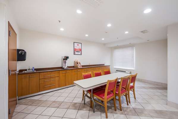 Amenities - Econo Lodge I-83 South Laredo