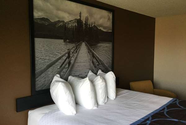  - Super 8 Hotel Spruce Grove
