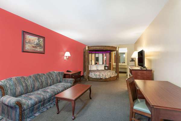 Suite - Travelodge Glen Allen - I-95, Exit 83