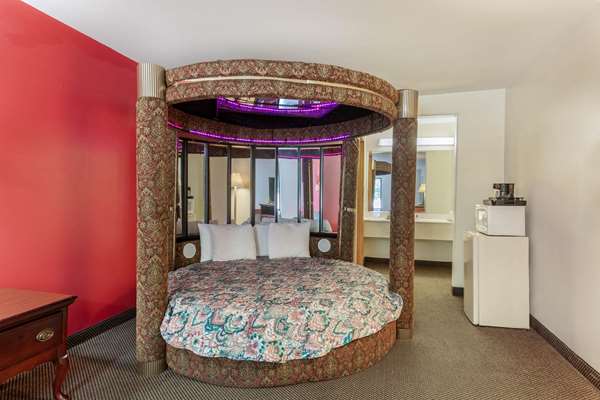 Suite - Travelodge Glen Allen - I-95, Exit 83