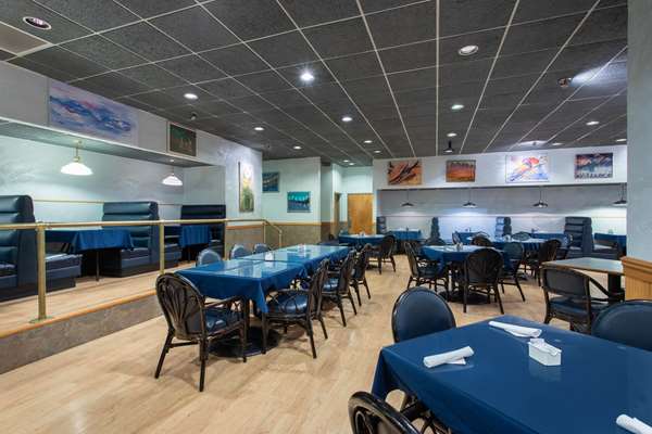 Restaurant - Baymont Inn & Suites Greenville