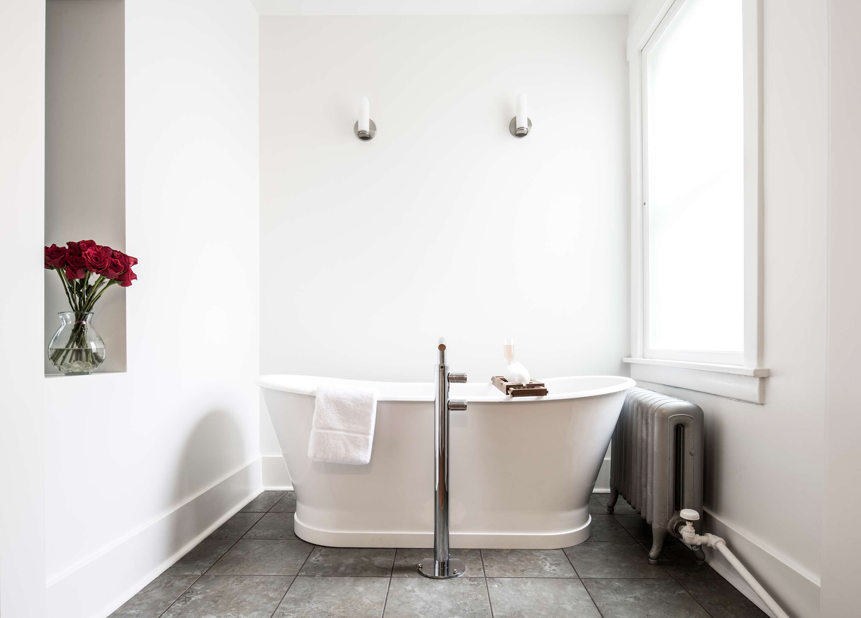 Signature King with Soaking Tub | The Armstrong Hotel