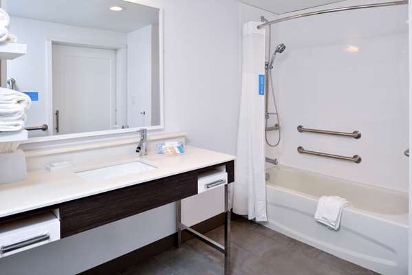  - Hampton Inn Downtown Cedar Falls