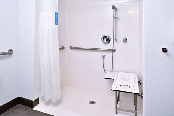  - Hampton Inn Downtown Cedar Falls