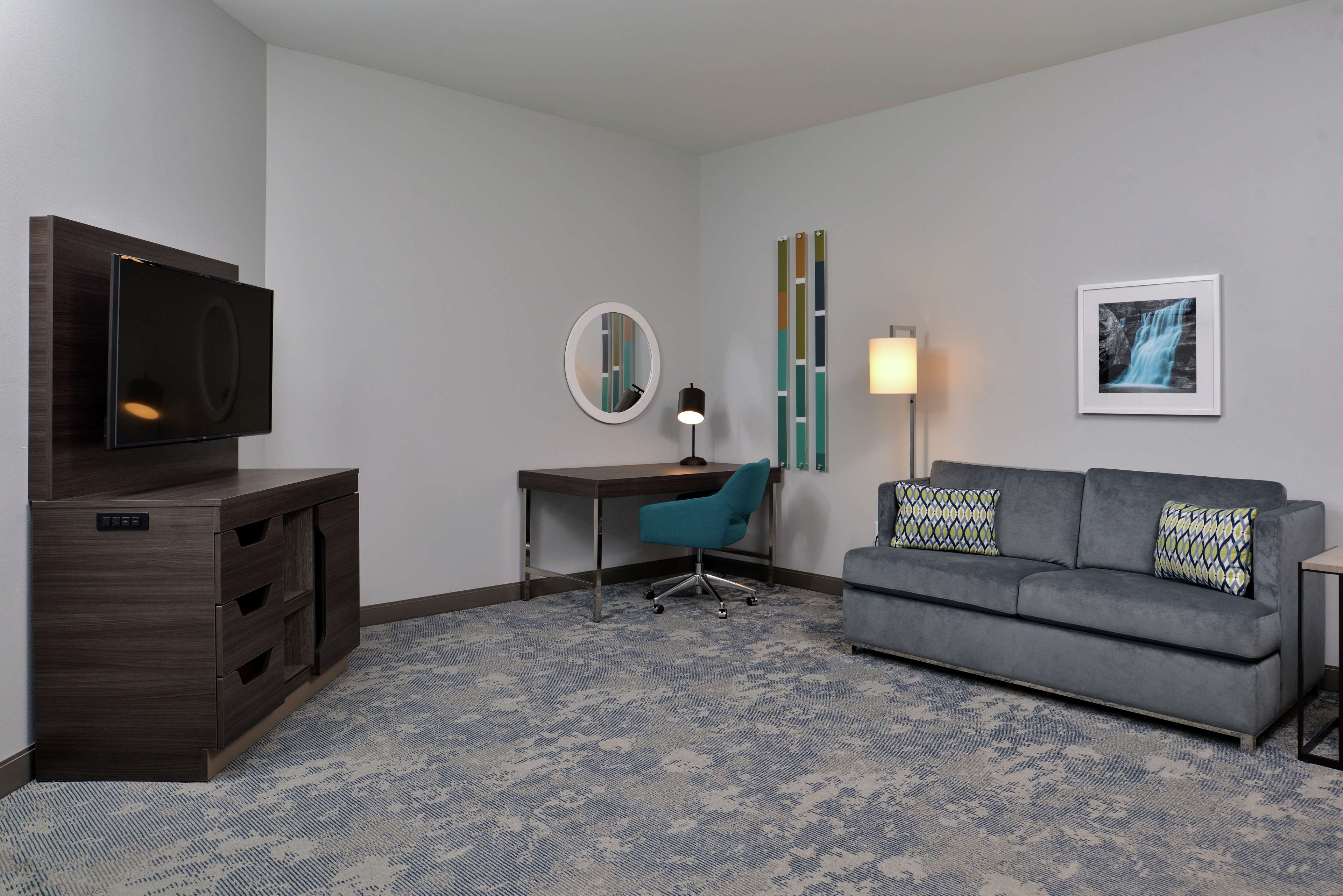 Hampton Inn by Hilton Cedar Falls Downtown Room Type - 1 KING SUITE NONSMOKE BALC