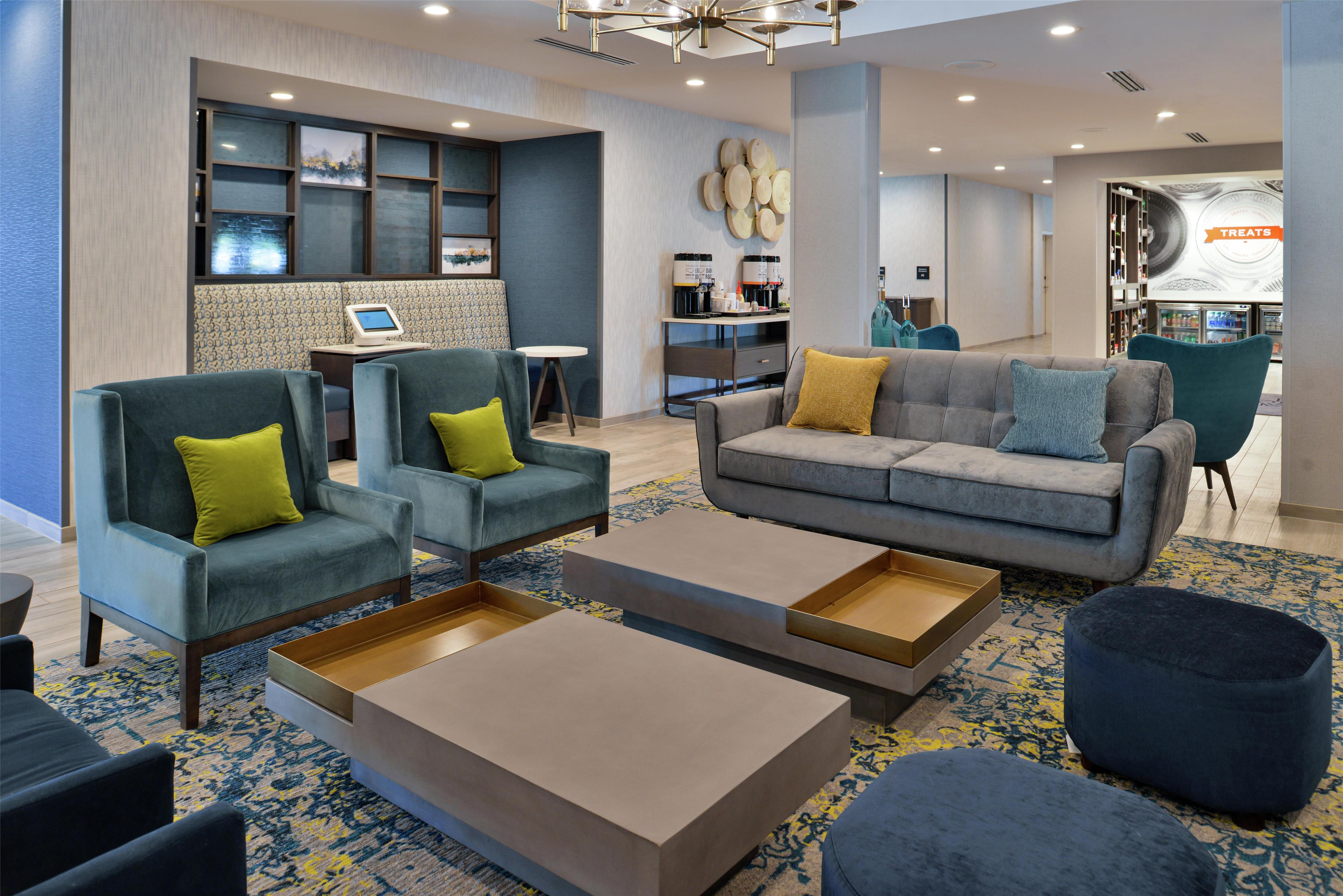Lobby | Hampton Inn Cedar Falls Downtown