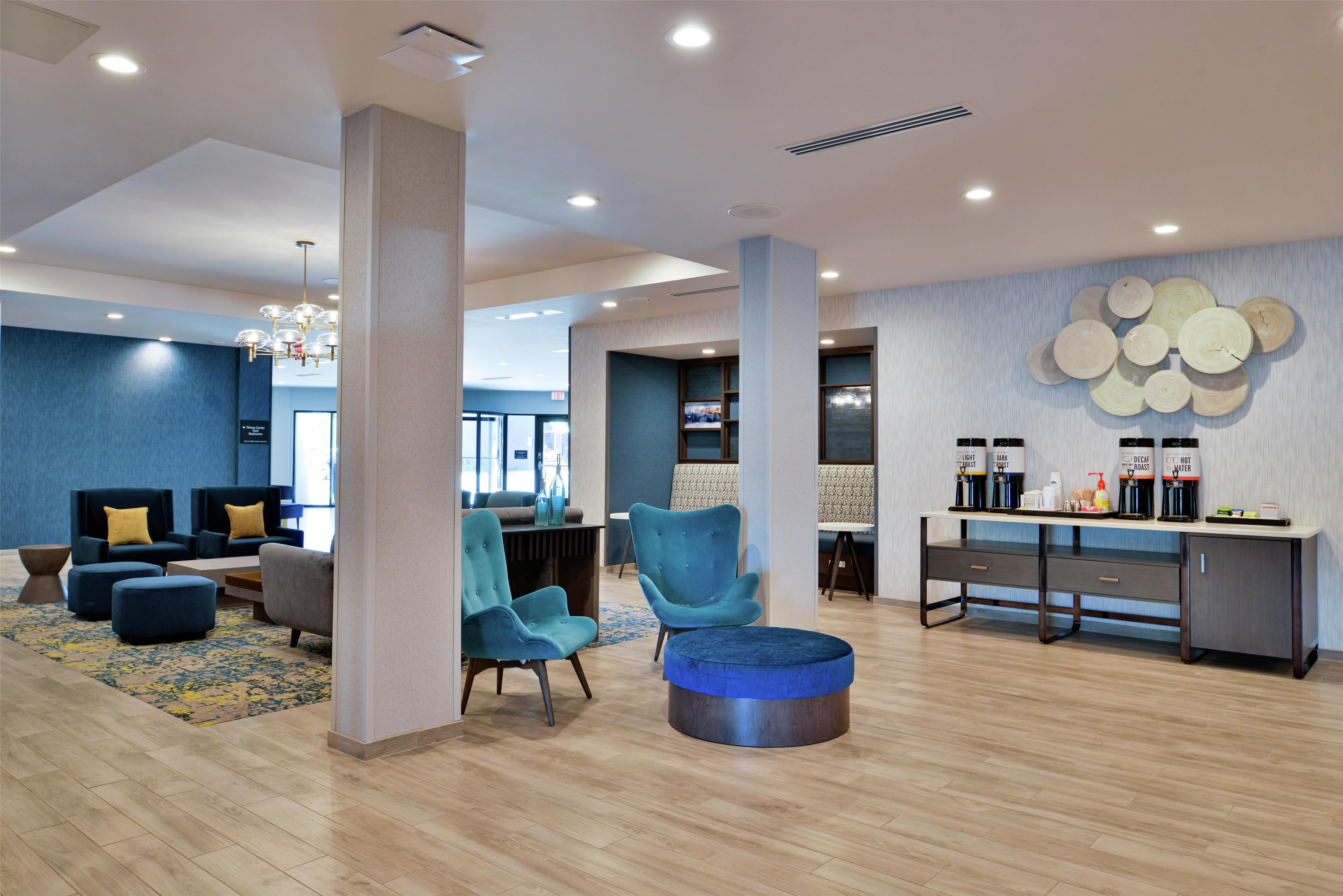 Lobby | Hampton Inn Cedar Falls Downtown