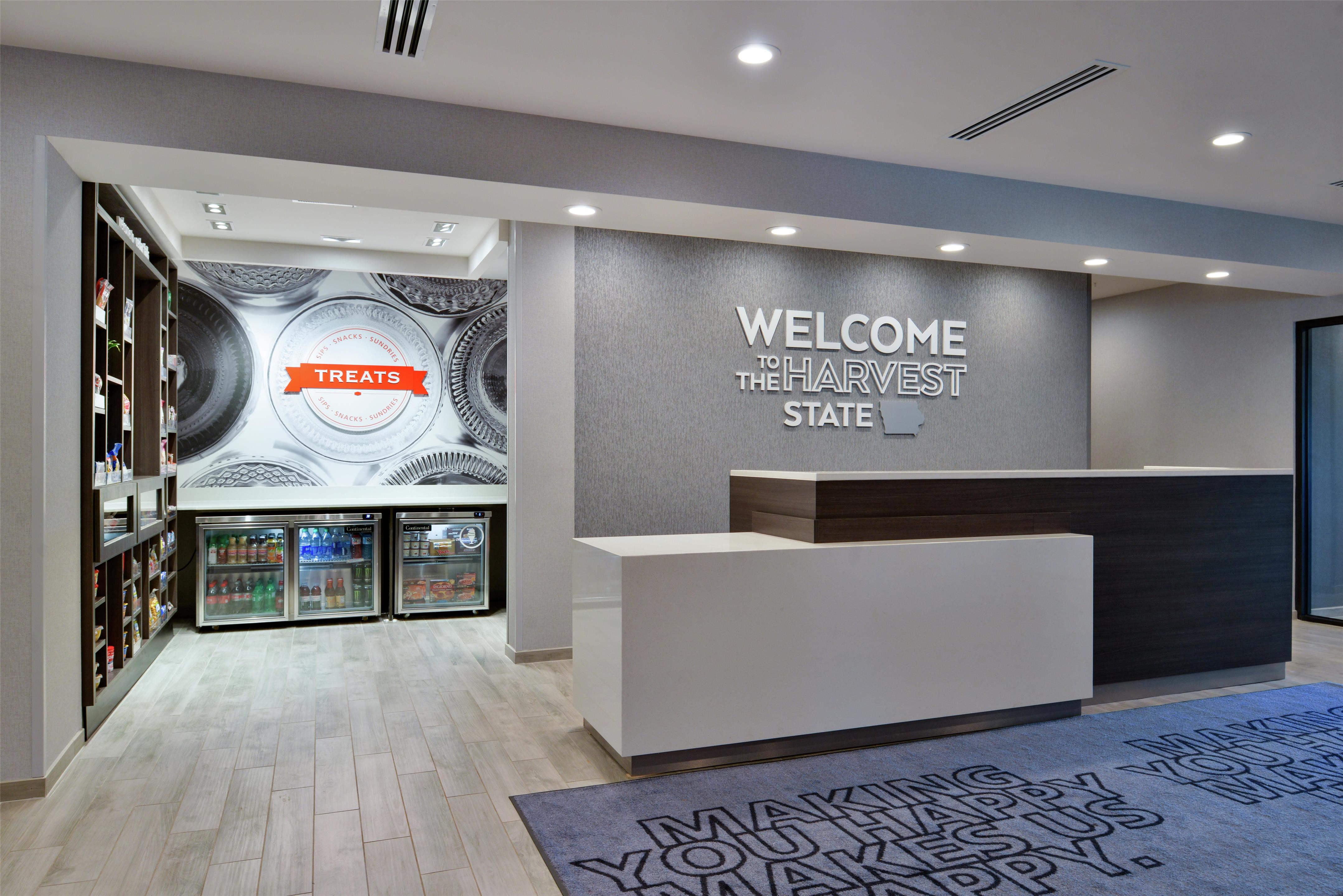 Reception | Hampton Inn Cedar Falls Downtown