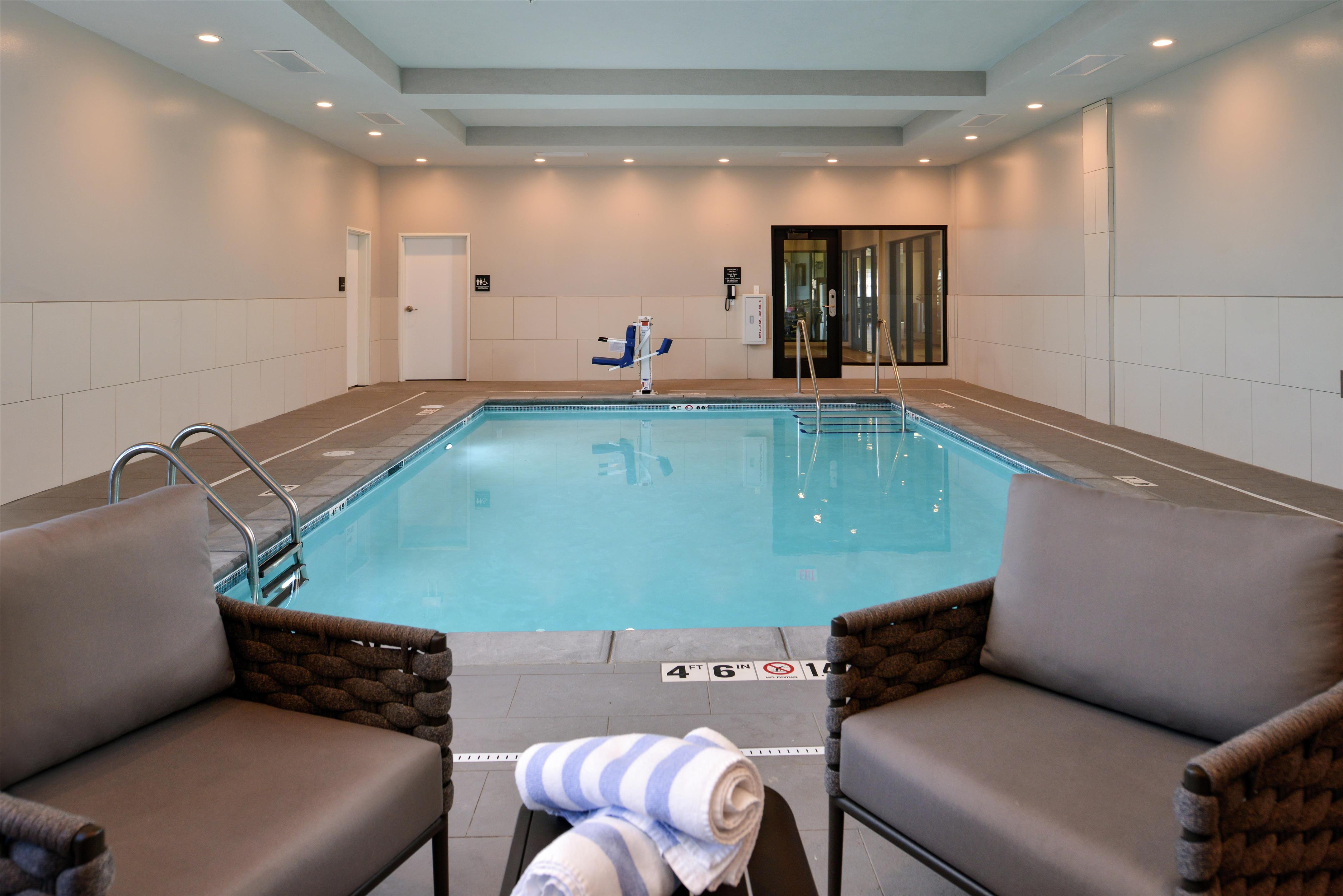 Pool | Hampton Inn Cedar Falls Downtown