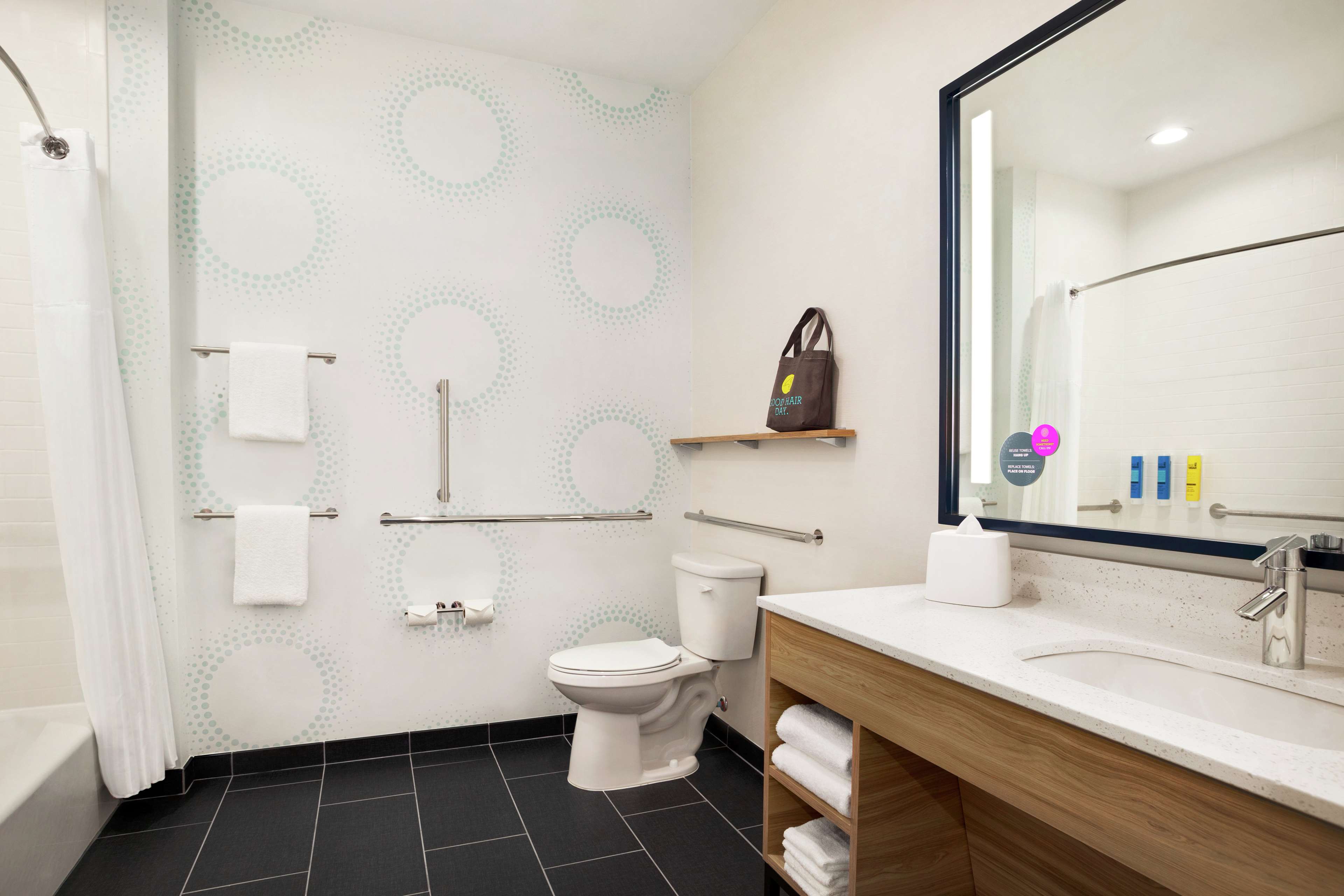 Tru by Hilton Longview Room Type - 1KNG MOB HEAR ACC W TUB