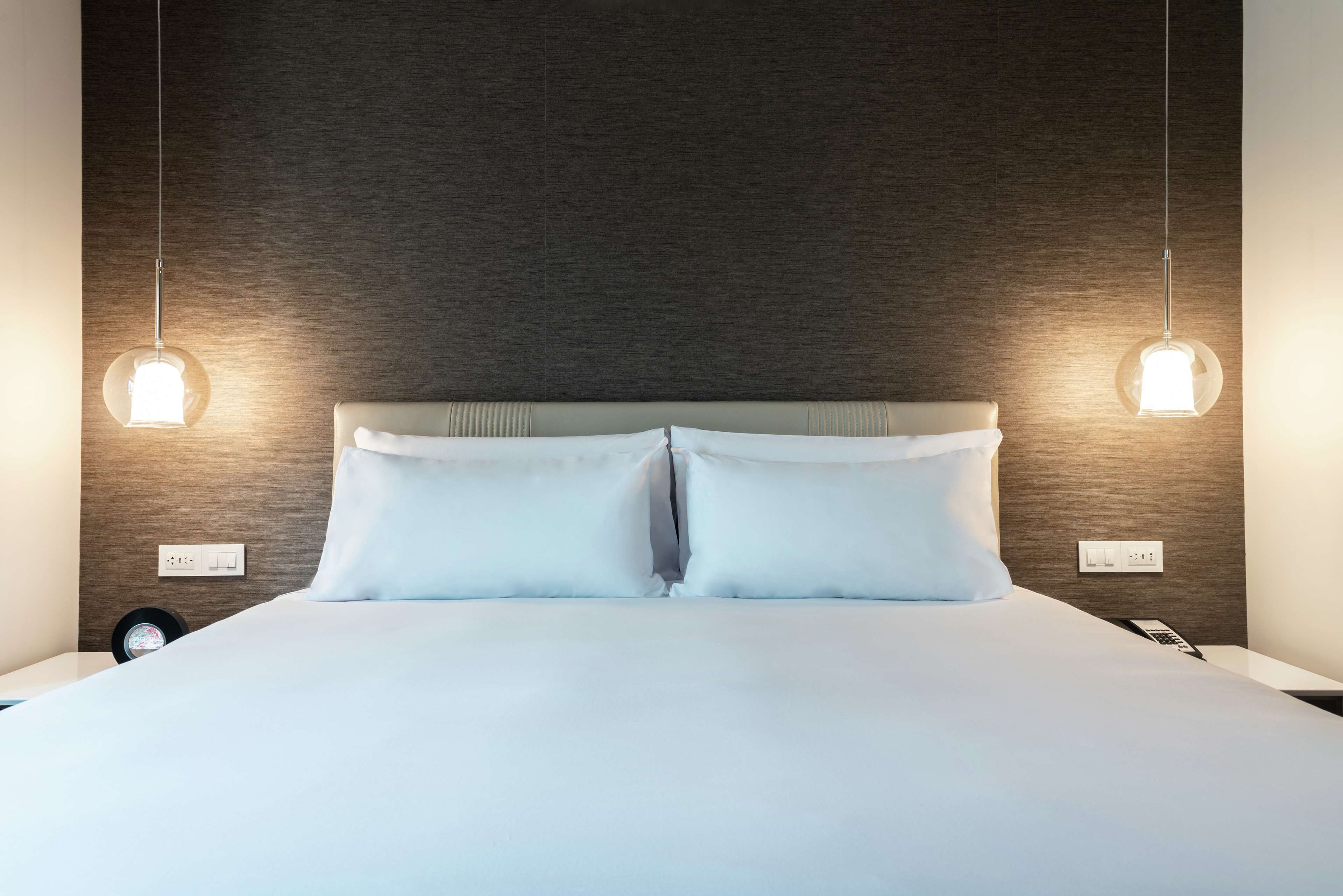 SORO Montevideo, Curio Collection by Hilton Room Type - 1 KING BED GUESTROOM