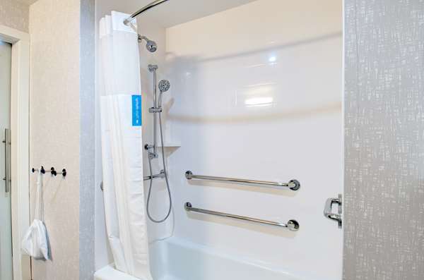  - Hampton Inn & Suites West Portland - I-95, Exit 48