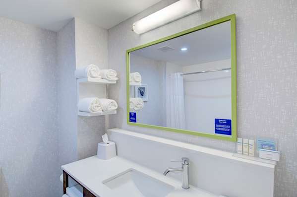  - Hampton Inn & Suites West Portland - I-95, Exit 48