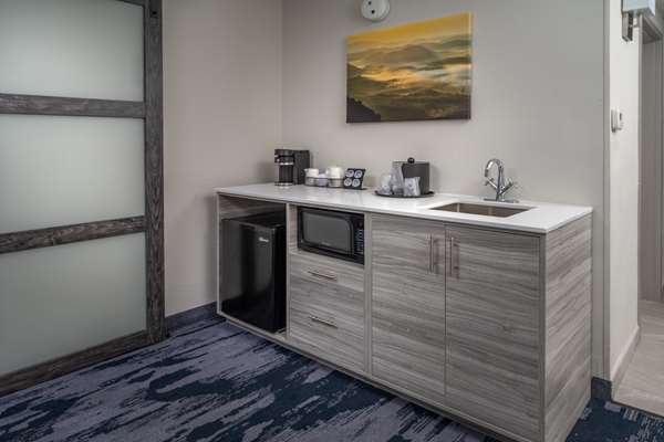  - Best Western Plus Beckley Inn - I-64 & I-77, Exit 44