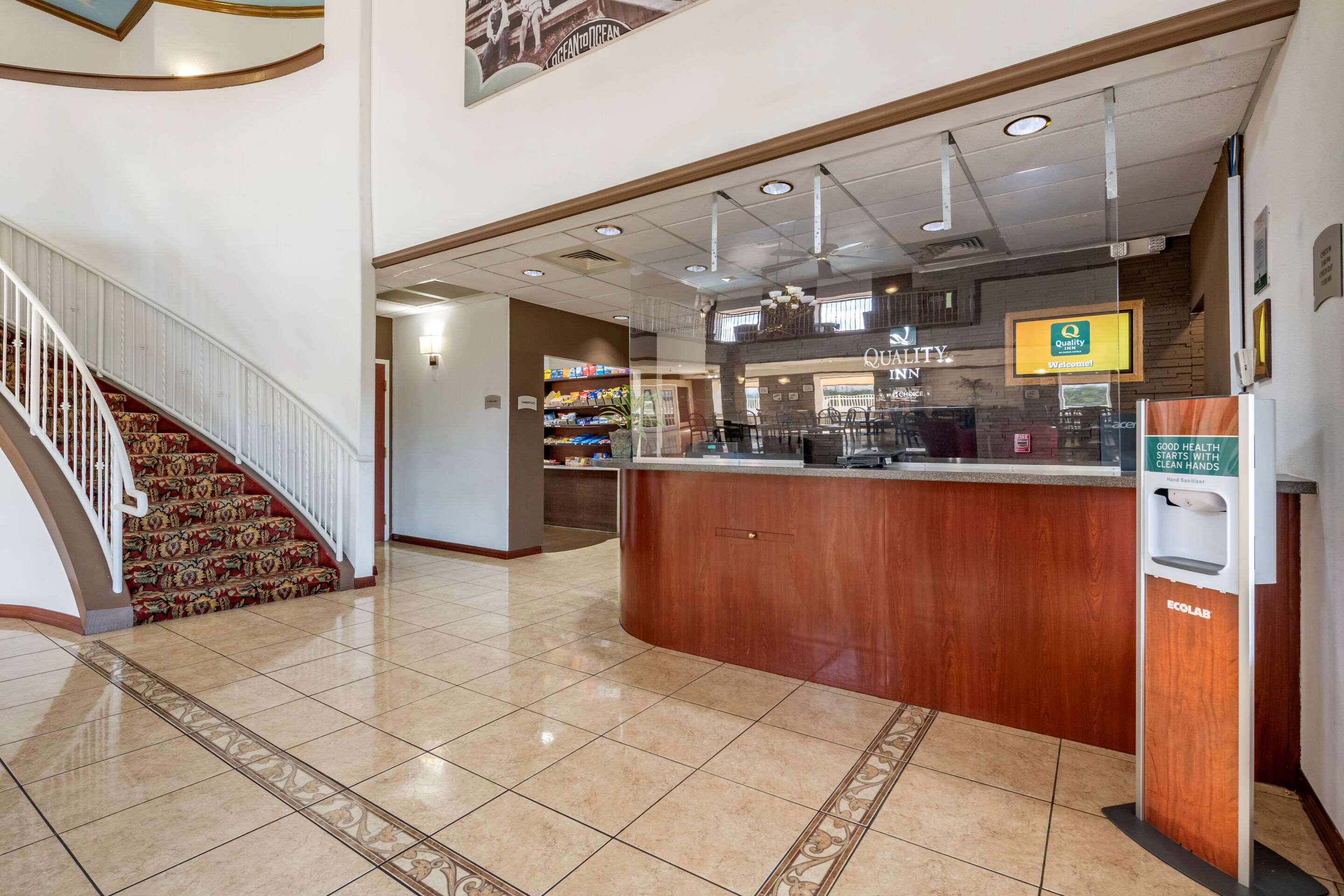 Front desk | Quality Inn Zephyrhills-dade City
