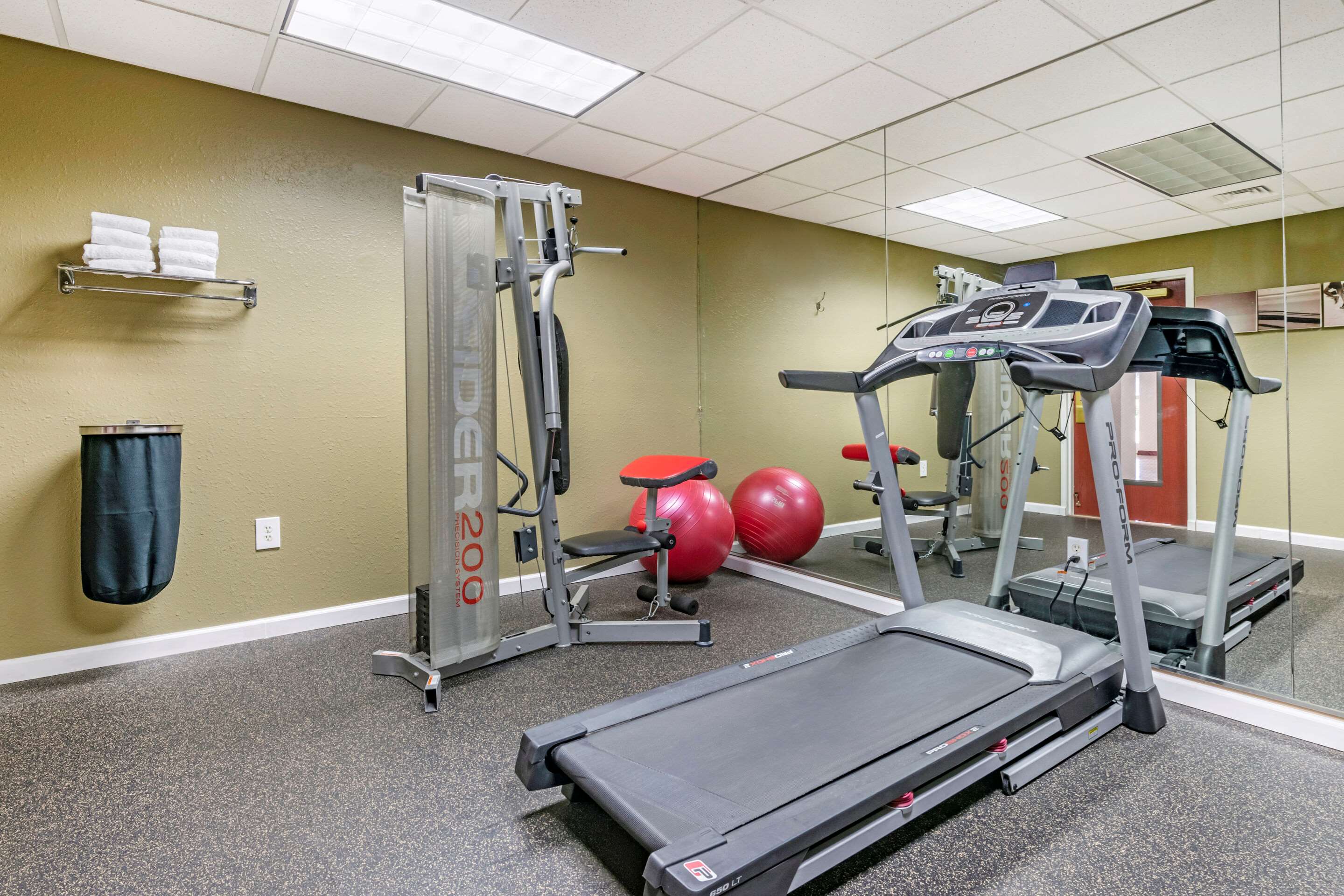 Exercise room | Quality Inn Zephyrhills-dade City