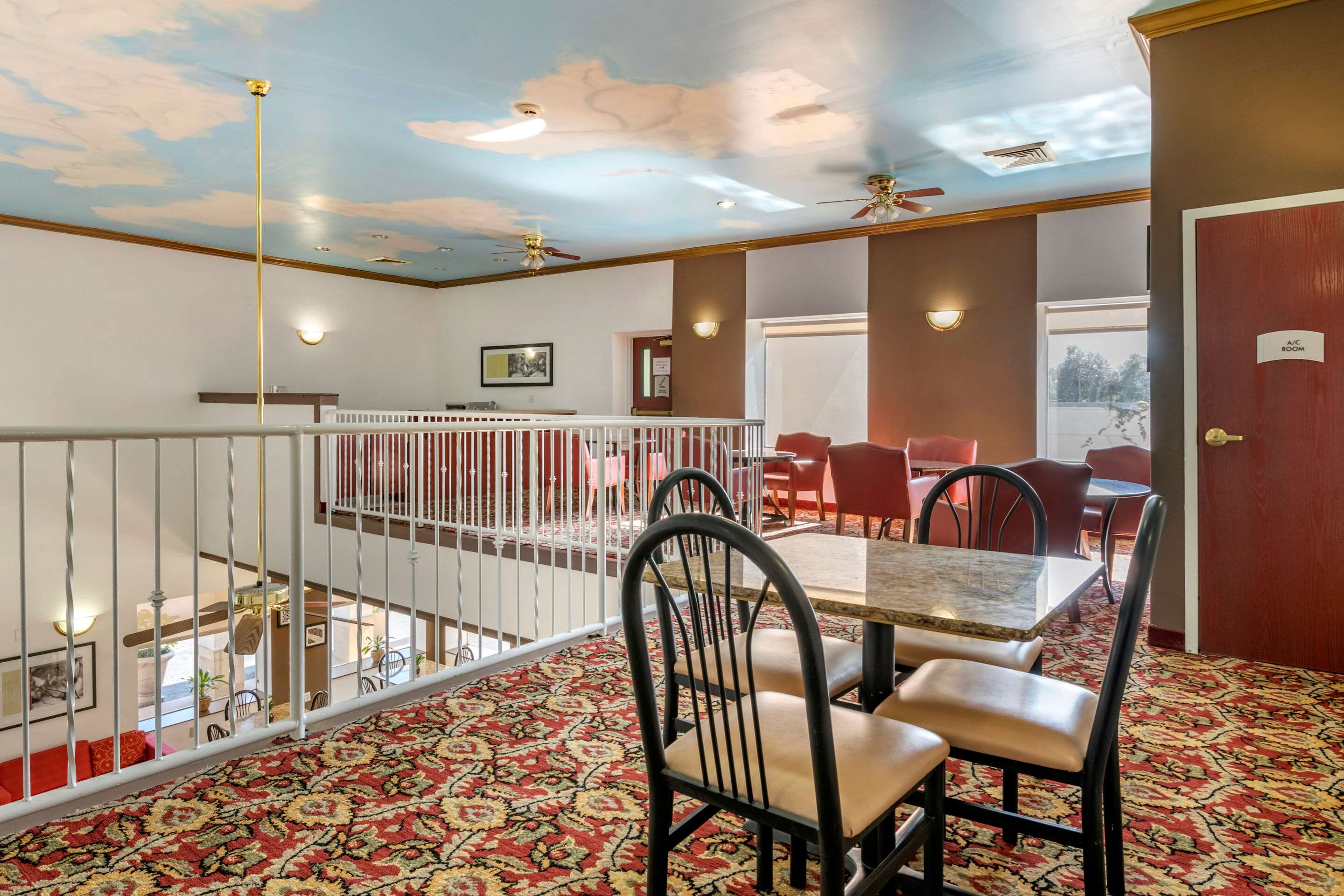 Cocktail lounge | Quality Inn Zephyrhills-dade City