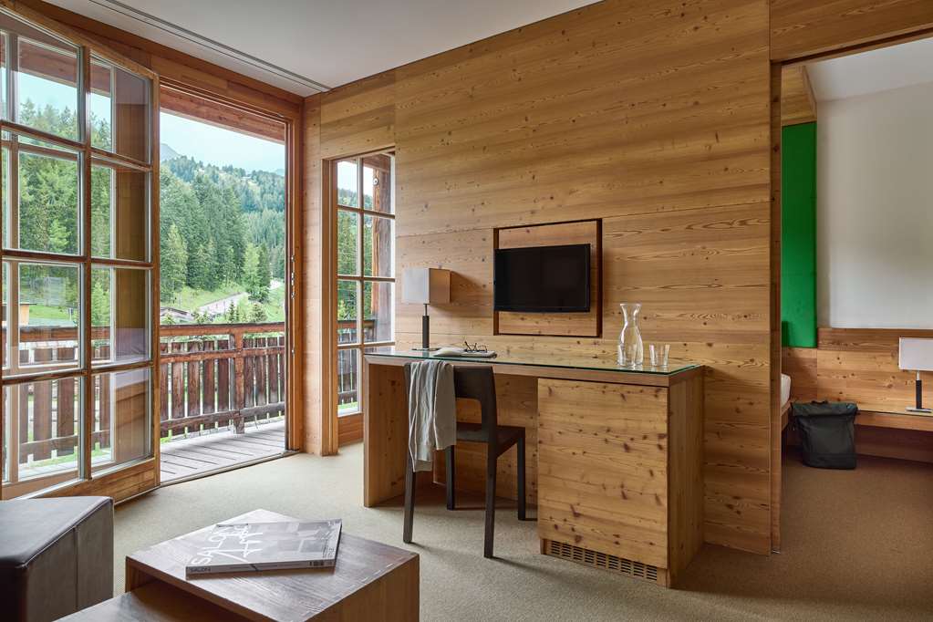 FALKENSTEINER HOTEL CRISTALLO-guestroom-Guest Room,Suite,On-Site.jpg