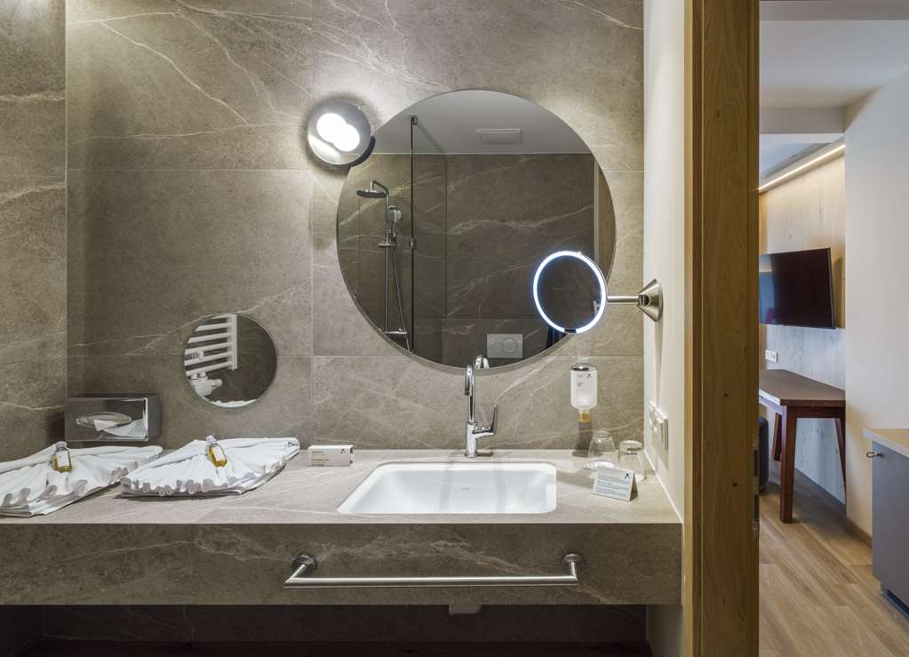 FALKENSTEINER HOTEL SONNENALPE-guestroom-Guest Room,On-Site.jpg