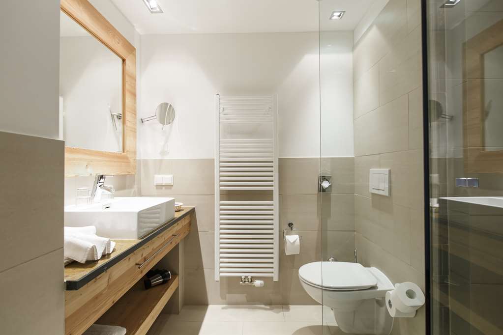 FALKENSTEINER CLUB FUNIMATION-guestroom-Guest Room,Bathroom,On-Site.jpg