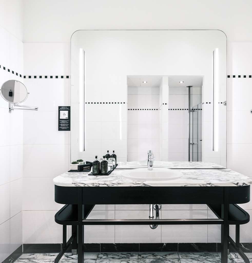 FALKENSTEINER HOTEL MARIENBAD-guestroom-Guest Room,Bathroom,On-Site.jpg