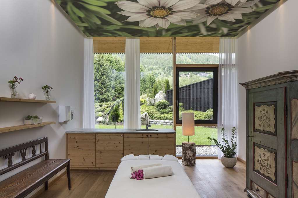 FALKENSTEINER HOTEL SCHLADMING-guestroom-Guest Room,On-Site.jpg