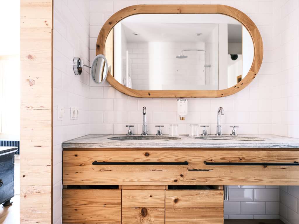 FALKENSTEINER HOTEL SCHLADMING-guestroom-Guest Room,Bathroom,On-Site.jpg
