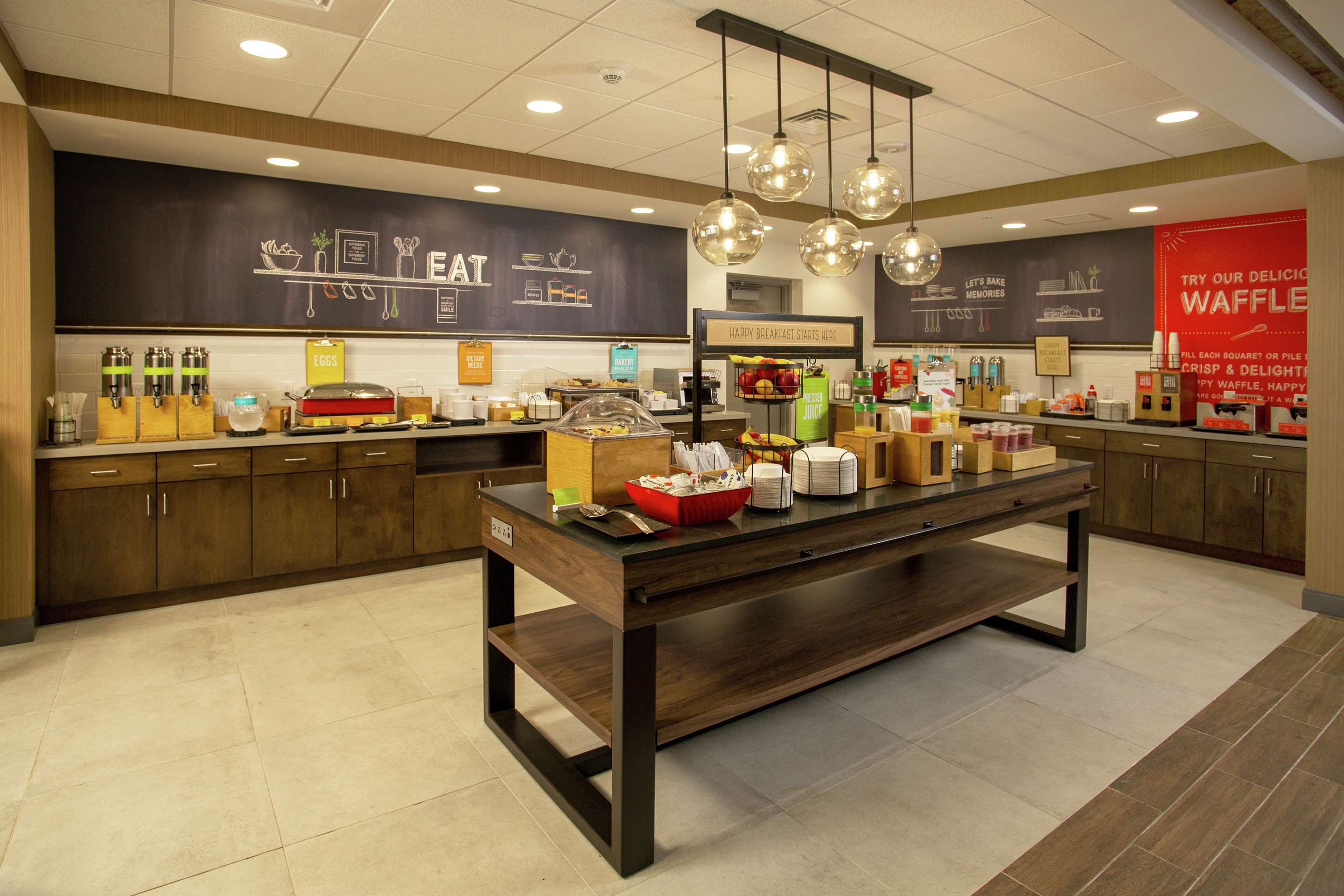 Breakfast Area | Hampton Inn & Suites Kutztown