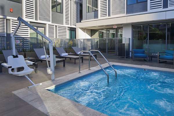 Pool - Hotel Mariposa Valley Village