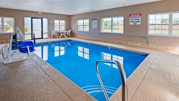 Pool - SureStay Plus by Best Western Macon - I-475, Exit 9