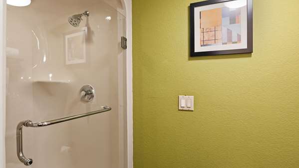  - SureStay Plus by Best Western Macon - I-475, Exit 9