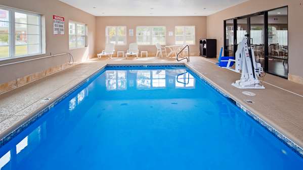 Pool - SureStay Plus by Best Western Macon - I-475, Exit 9