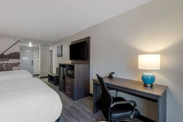  - Clarion Pointe Hotel McDonough - I-75, Exit 218