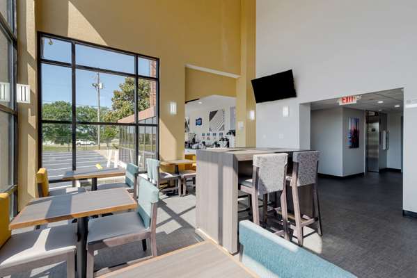 Amenities - Clarion Pointe Hotel McDonough - I-75, Exit 218