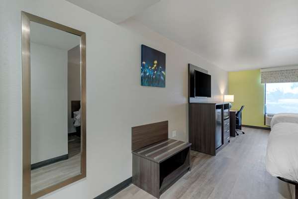  - Clarion Pointe Hotel McDonough - I-75, Exit 218