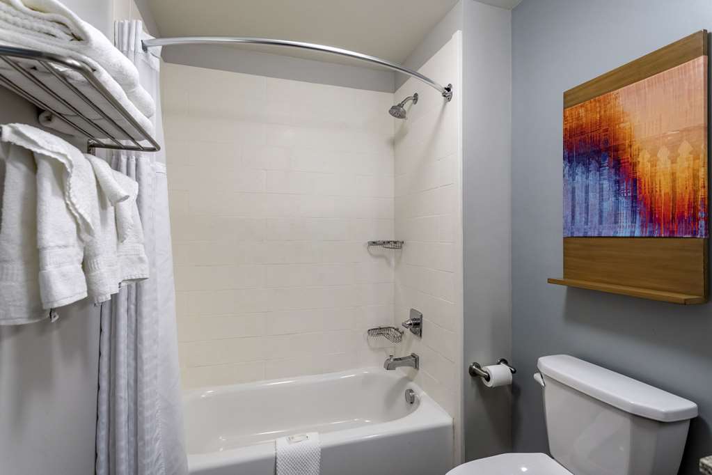 MAINSTAY SUITES BOWLING GREEN NORTH-guestroom-Guest Room,Bathroom,On-Site.jpg