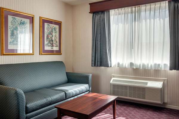  - Clarion Hotel & Suites Wisconsin Dells - I-90 & I-94, Exit 92