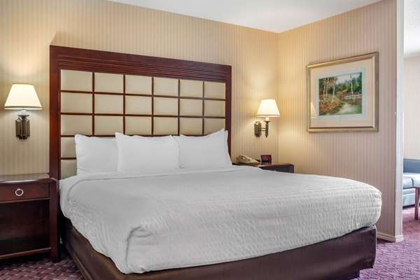  - Clarion Hotel & Suites Wisconsin Dells - I-90 & I-94, Exit 92